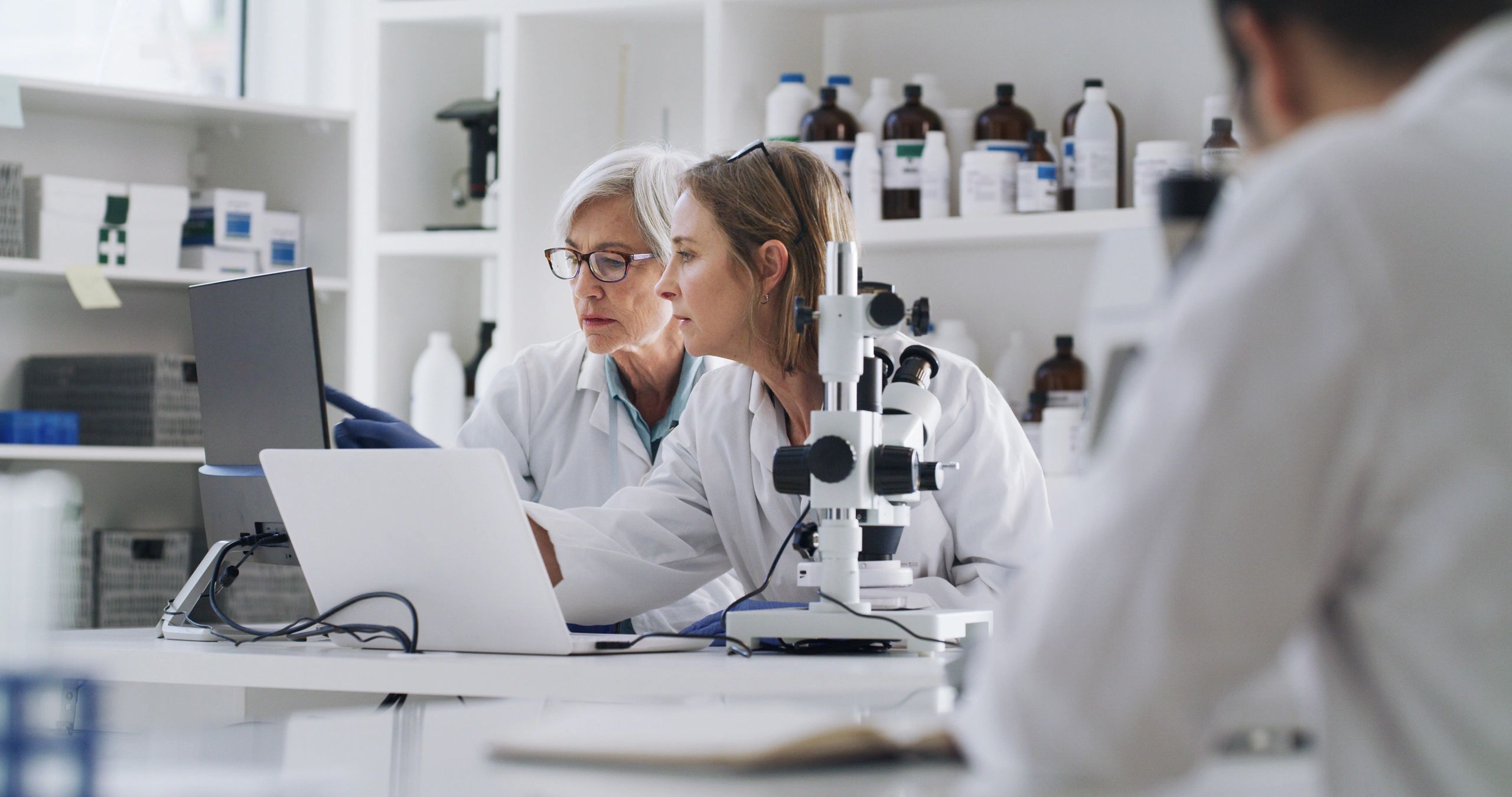 biotech women teamwork laboratory spirulina algae research